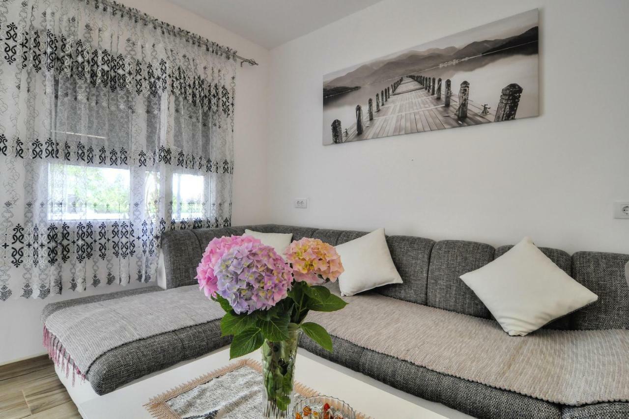 Apartments Banicevic Тиват Экстерьер фото