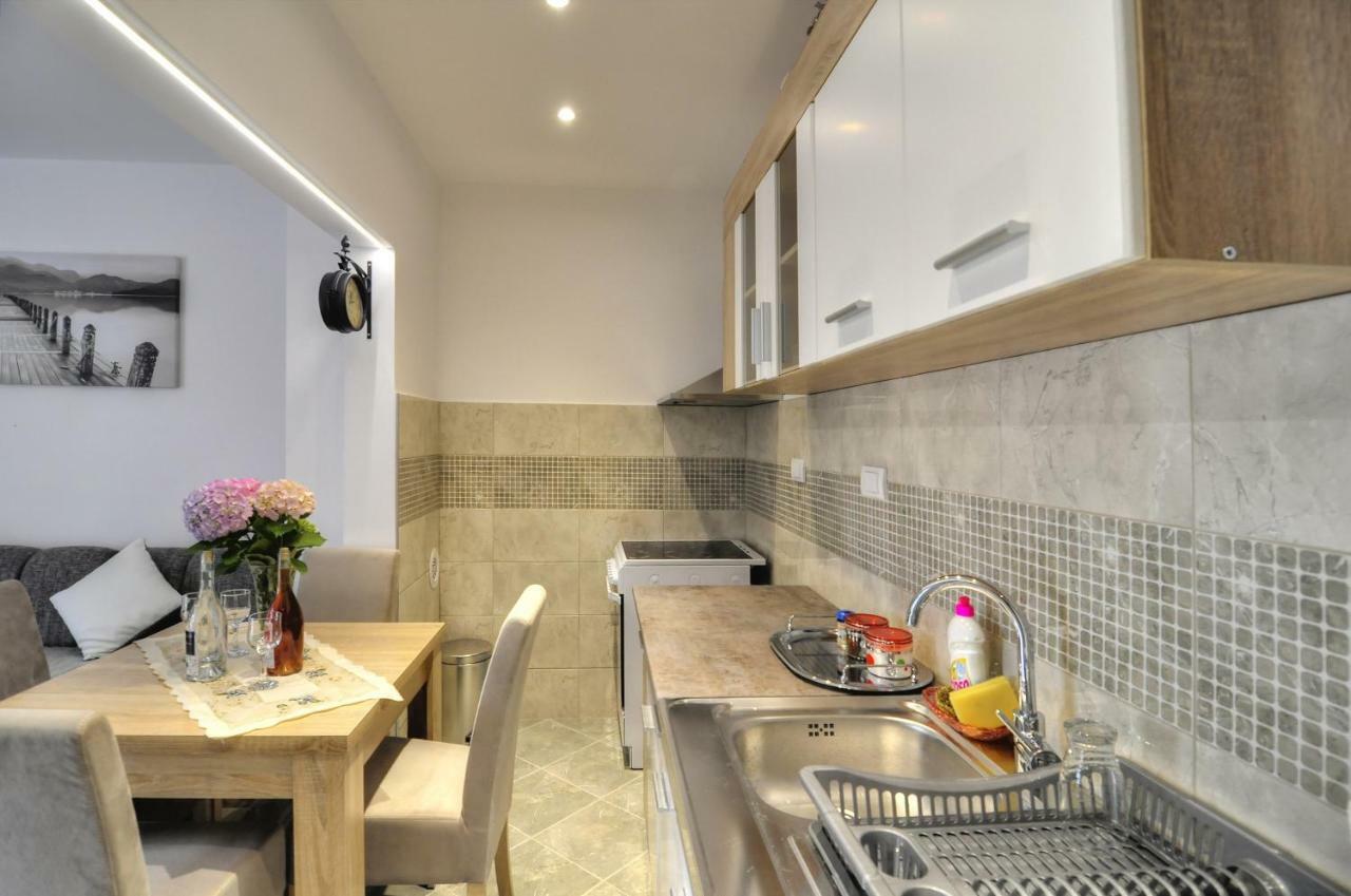 Apartments Banicevic Тиват Экстерьер фото